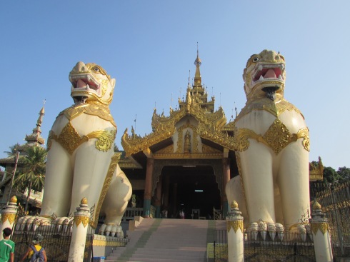 Shwedagon Pagoda - entrada
